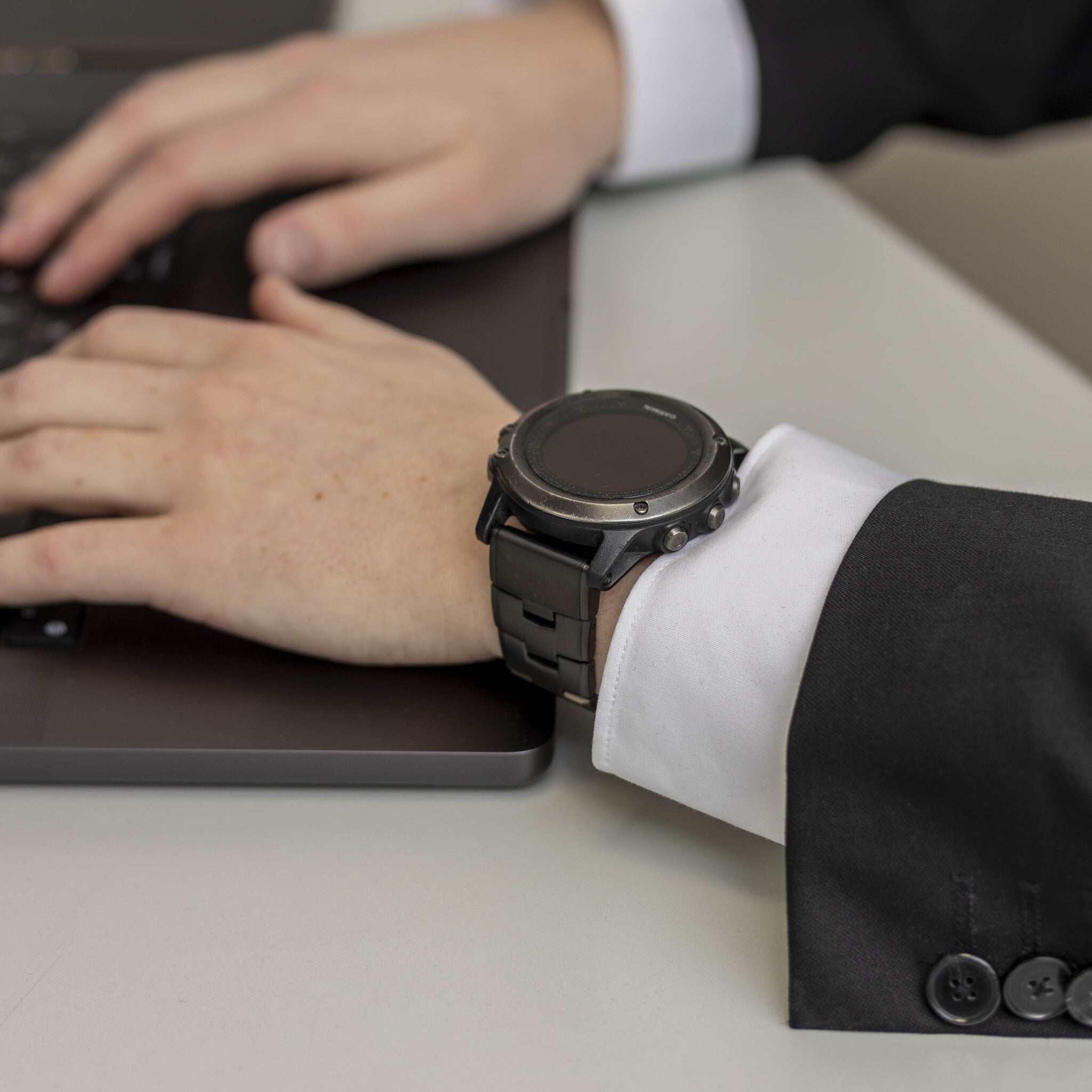 Garmin Fenix 5 Plus és Fenix 6 Pro fekete titán szíj