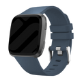 Fitbit Versa és Versa 2 szilikon szíj csattal, szürke-kék